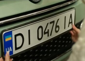 Получат не все водители: кому присвоят знаки серий DI и ED