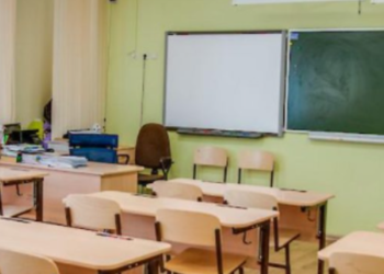 Кровопролиття і крики в школі Києва: поліція оточила навчальний заклад