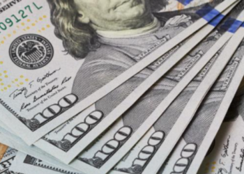 Раптова небезпека біля супермаркету: в Києві грабіжник поцупив понад сотню тисяч