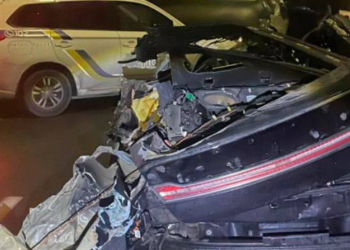Смерть від сильного удару в Києві: знищене авто «розлетілось» по дорозі, — ФОТО