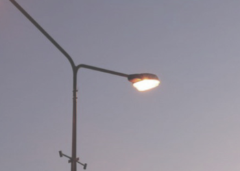 На вулицях Києва вдень світять ліхтарі: КМДА пояснила причину, — ФОТО