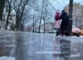 Сніг і лід у Києві: хто заплатить за небезпеку
