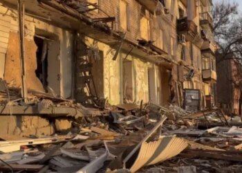 Российский удар по Запорожью: поврежден многоэтажный дом. ВИДЕО