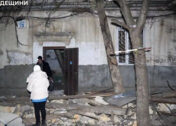 Масштабный пожар и разрушенный дом: в сети показали ФОТО последствий удара по Одессе