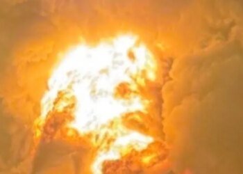 Враг нанес удар по Запорожью: пожар, обесточенные районы и выбитые окна