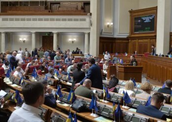 Около двадцати народных депутатов отравились — подтвердили в Верховной Раде