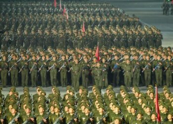 В КНДР прошел парад выживших в войне против Украины солдат под флагами РФ. ВИДЕО