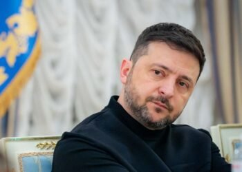 Сколько украинцев продолжают доверять Зеленскому: что показал опрос