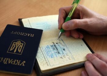 Украинцам массово отказывают в прописке: «Дия» блокирует из-за «Оберега»