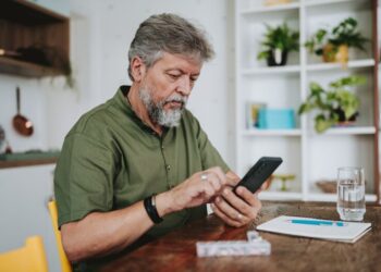 ПФУ разослал «письма счастья» пенсионерам: требуют срочной проверки