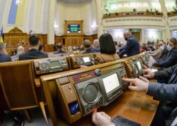 «$20 тысяч в конверте»: украинцы платят за коррупцию в Раде и цифры в платежках