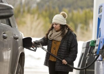 Плохие дороги «ударят» по карманам водителей? Как логистика формирует цену на бензин