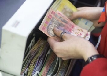 Проверьте свои заначки: НБУ выводит из обращения «старые» гривны — нужно ли их менять