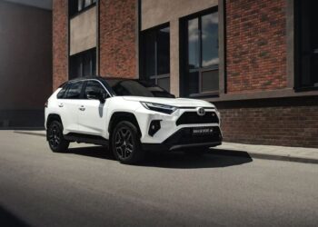 Украинские водители массово пересаживаются на кроссоверы: авторынок вырос на 20%