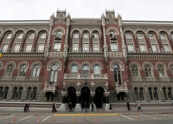 НБУ снизил учетную ставку до 15% на фоне умеренной инфляции и ее прогнозируемого снижения на конец года до 7,5%.