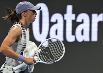 Свентек с камбеком разгромила Касаткину на пути в четвертьфинал Дохи