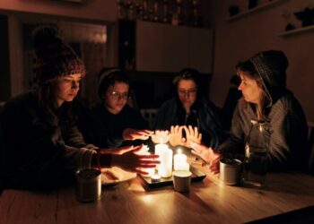 «Кто заплатил — тот со светом»: эксперт раскрыл коррупционную схему в графиках отключений