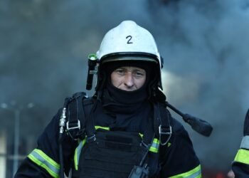 Харьков подвергся комбинированному удару: перебит газопровод, прямое попадание в высотку, пожар