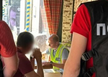 Гроші за відстрочку: у Києві викрили корупційну схему з працевлаштуванням на критично важливе підприємство