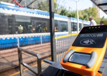 У Києві з середи планують відновити роботу електротранспорту на лівому березі