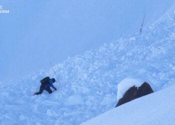 Оттепель и лавины: ГСЧС предупреждает туристов Закарпатья