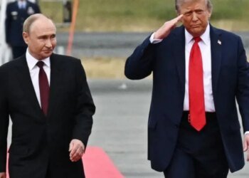 «Выглядит жалко»: политика Трампа одновременно ослабляет и спасает позиции Путина, — NYT