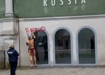 Украина призывает Европу не осквернять  Венецианскую биеннале Россией