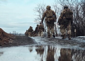 На фронте украинские бойцы используют новые средства для противодействия дронам: как это работает