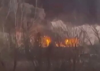 В Краснодарском крае после атаки дронов вспыхнул пожар на нефтебазе