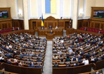 Почему депутаты до сих пор не в окопах:  объяснение Арахамии