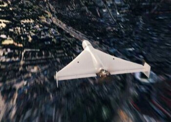 Атака рф на Київ: уламок дрона пошкодив стіну торгового центру