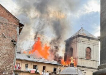 Центр Львова в огне: город атакуют «шахеды». ВИДЕО