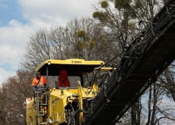 Майже удвічі більше грошей: на Київщині масово ремонтують дороги після зими