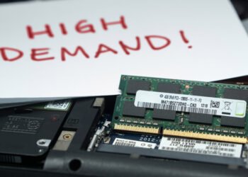 Смартфонов за $100 не будет: кризис памяти повлечет самое большое падение поставок за более чем 10 лет