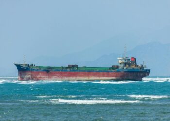 Макрон показал кадры захвата российского танкера «теневого флота» России в Северном море