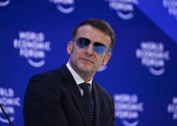 «Сугубо оборонительная» миссия: Макрон заявил о развертывании флота в Ормузском проливе