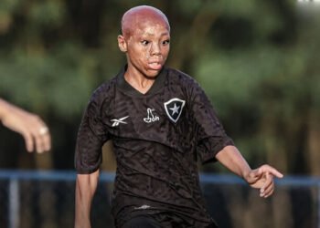 ФОТО. Самый необычный футболист мира играет в Бразилии