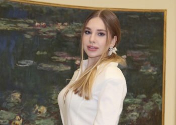 ФОТО. Жена Забарного поразила фанатов в Париже: новый стильный выход