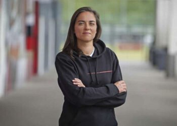 ФОТО. В Германии женщина тренирует мужской клуб – фанаты впечатлены