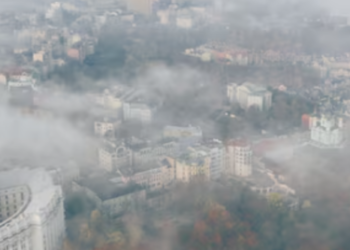 Бруд і пил у центрі Києва: сильне забруднення досягло найвищого рівня, — ФОТО