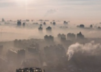 Сильне забруднення над центром Києва: чому варто зачиняти вікна, — ФОТО