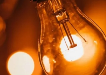 Світло після кількох хвиль блекауту: яка ситуація в Києві та області 