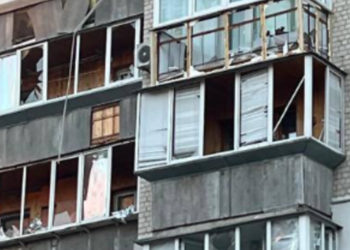 Сотні розбитих вікон: на Київщині показали “знищену” багатоповерхівку, — ФОТО