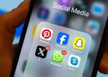 Еще один удар по соцсетям: Индонезия ввела ограничения для детей до 16 лет