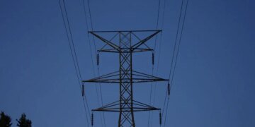 У семи областях частина жителів без світла через ворожі атаки, без графіків