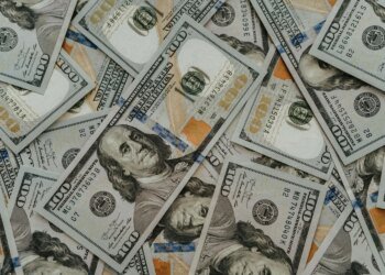 Курс валют на 21 квітня – долар перевалив за 44 гривні