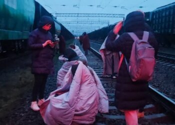 «Так выглядит ад»: журналистка рассказала о ночи, когда рой дронов заставил прятаться под вагонами. ФОТО