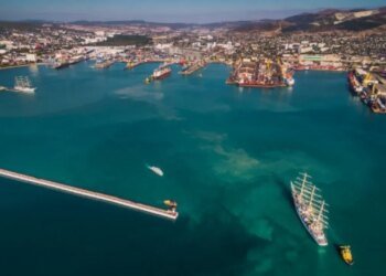 Без права на выход: корабли Черноморского флота РФ попали в новороссийскую ловушку