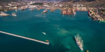 Без права на выход: корабли Черноморского флота РФ попали в новороссийскую ловушку