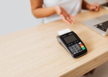 Виторг через касові апарати зріс майже на чверть, кількість чеків за місяць прямує до мільярда